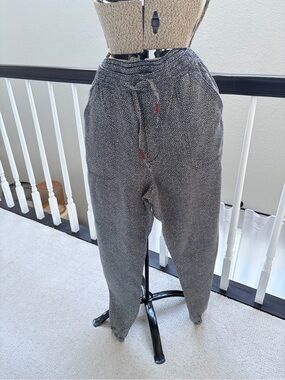 Anthropologie  women’s pants size medium Black/White jogger style